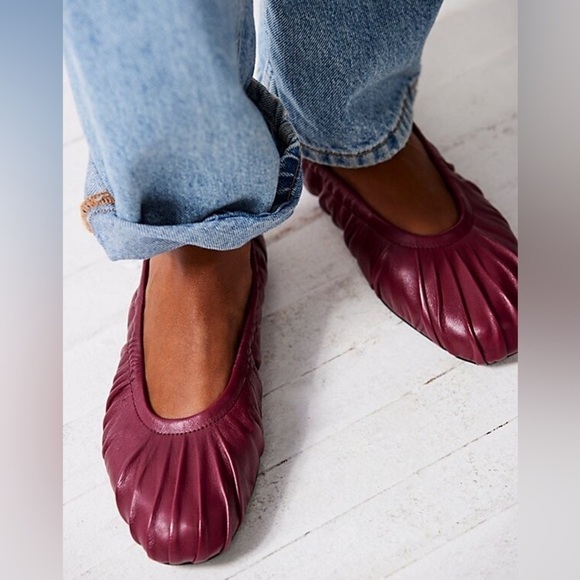 BNIB Free People Burgundy Ballet Flats in shade Wild Mulberry Leather Size 9 - Picture 1 of 16